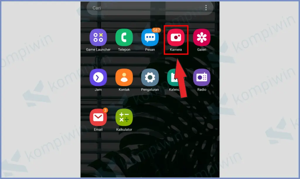1 Buka Aplikasi Kamera - Cara Mengatur Foto Selfie Tidak Terbalik Hasilnya Di HP Samsung